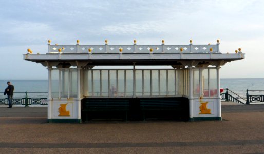 Shelter at Western Esplanade, Hove (south of Hove Lagoon) (NHLE Code 1187598) (August 2013) (7)