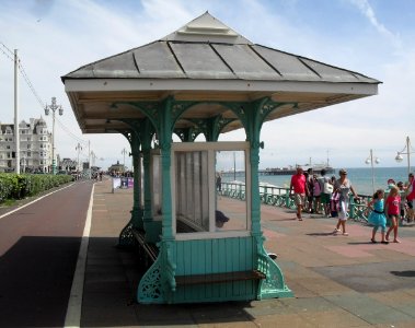 Shelter opposite Grand Hotel, King's Road, Brighton (NHLE Code 1381651) (July 2010)
