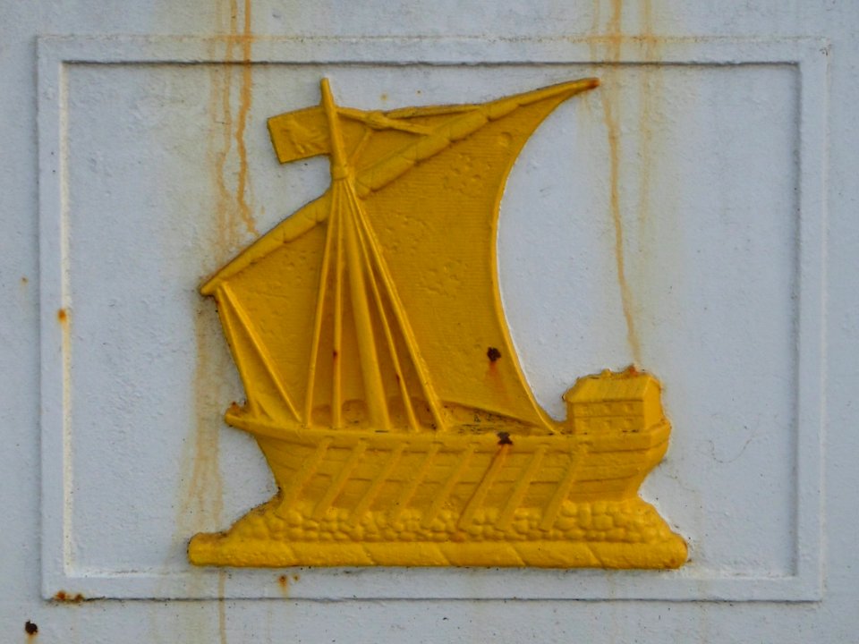 Shelter at Western Esplanade, Hove (south of Hove Lagoon) (NHLE Code 1187598) (August 2013) (5)