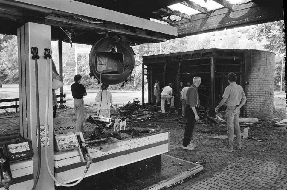 Shell-station in Amsterdam geheel uitgebrand na aanslag, Bestanddeelnr 933-6871