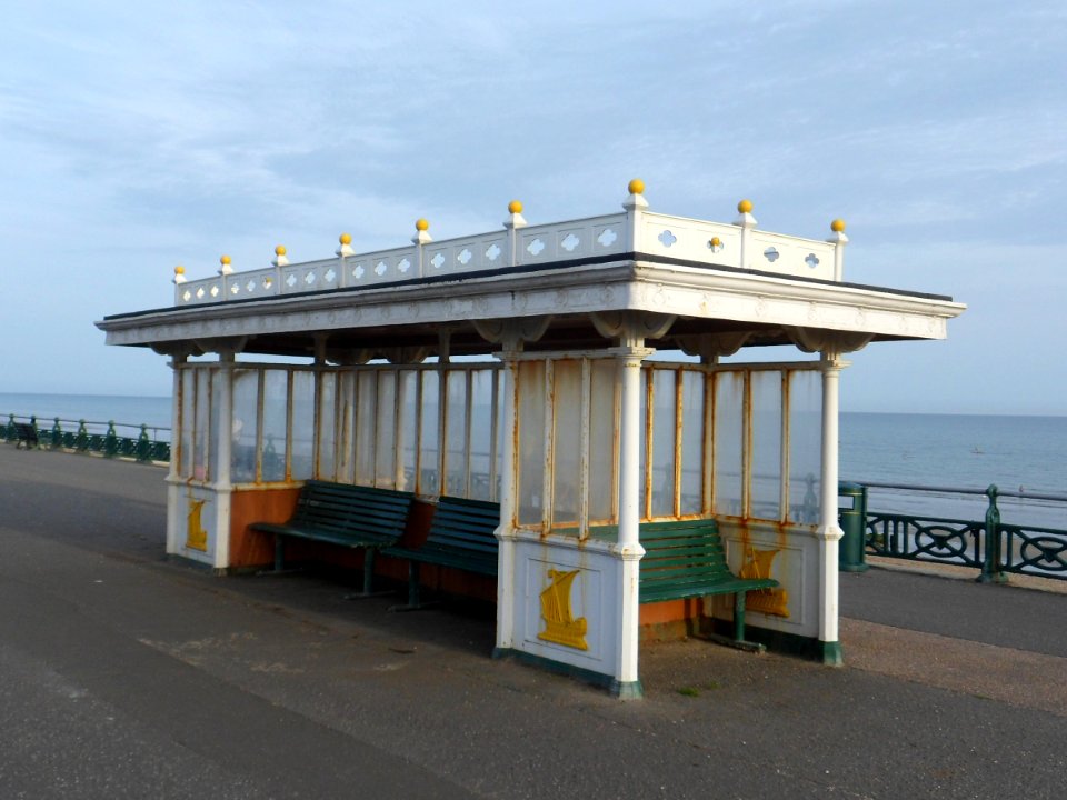 Shelter at Western Esplanade, Hove (south of Hove Lagoon) (NHLE Code 1187598) (August 2013) (4)