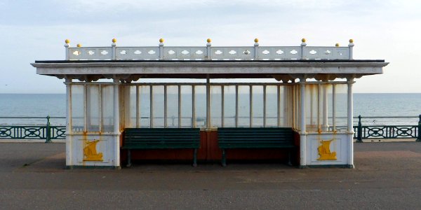 Shelter at Western Esplanade, Hove (south of Hove Lagoon) (NHLE Code 1187598) (August 2013) (3)