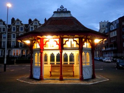 Shelter, East Parade (opp Middlesex Road), Bexhill (night)