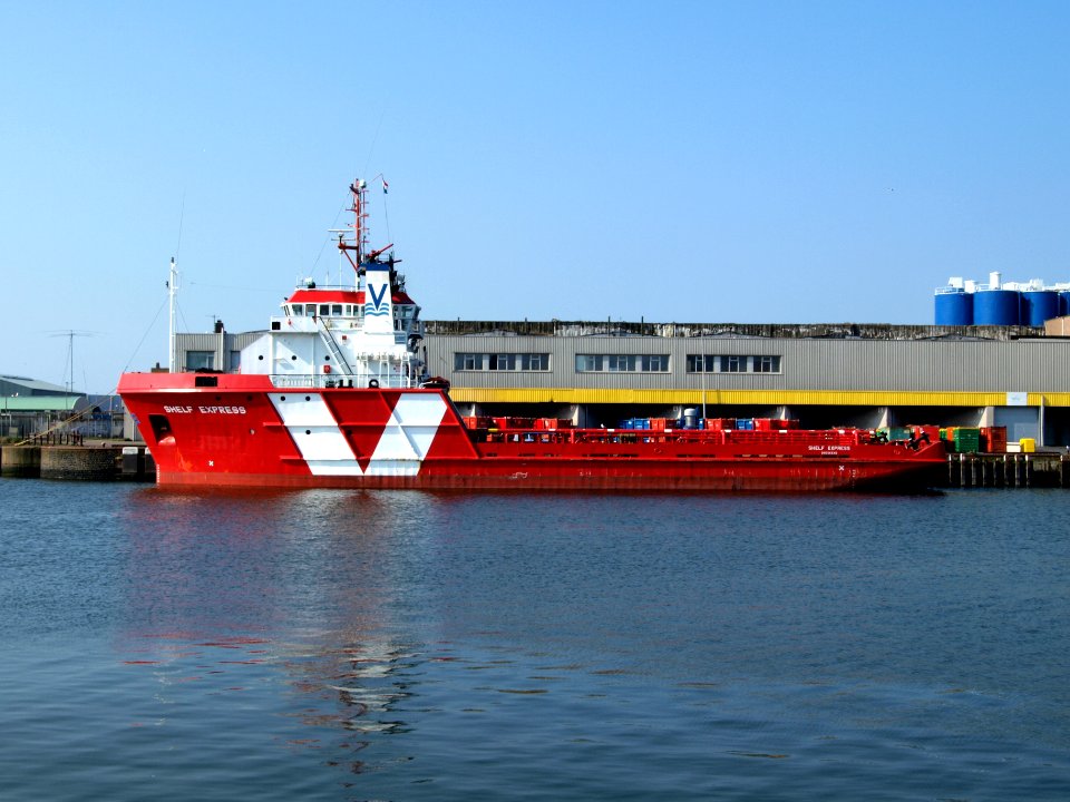 Shelf Express IMO 8521531 at IJmuiden p1 19April2009