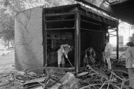 Shell-station in Amsterdam geheel uitgebrand na aanslag, Bestanddeelnr 933-6873