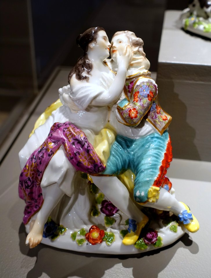 Shepherd lovers, Johann Joachim Kaendler, Meissen Porcelain Factory, c. 1740, hard-paste porcelain - Wadsworth Atheneum - Hartford, CT - DSC05194