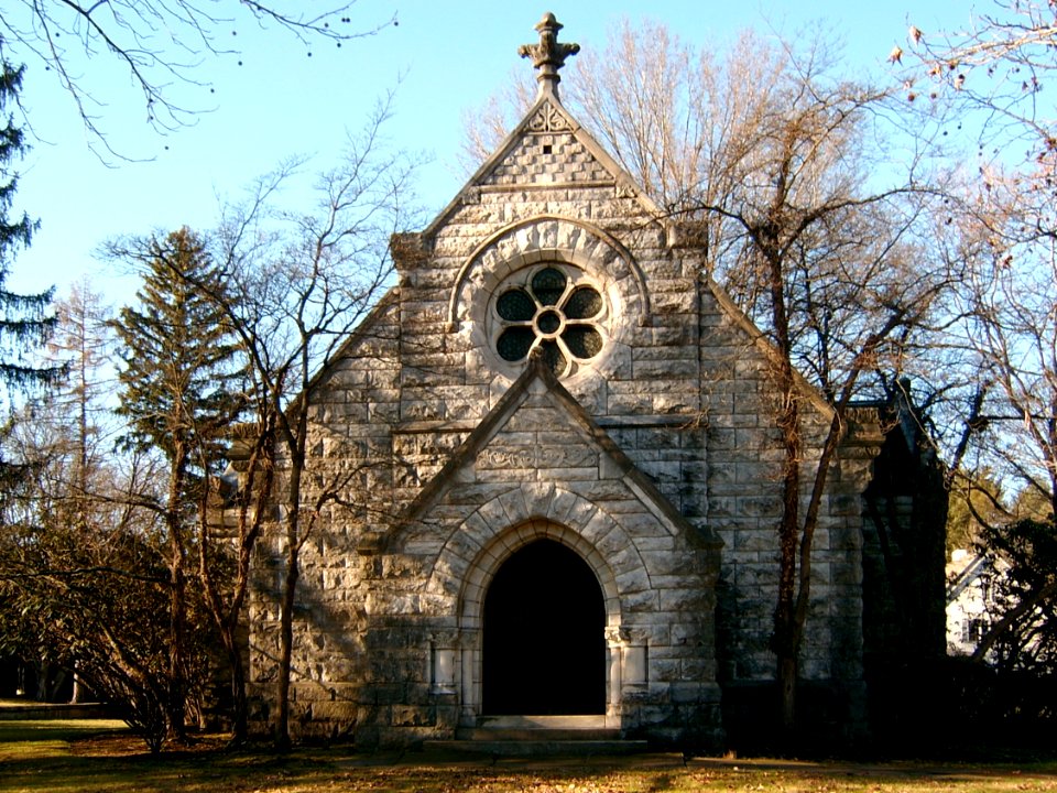 Shields Mausoleum, Edgeworth, 2014-12-26, 02