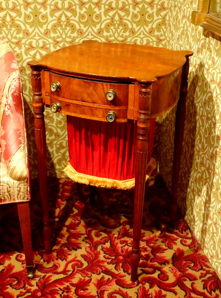 Sheraton work table, Massachusetts, c. 1815, mahogany, veneer inlay - Cape Ann Museum - Gloucester, MA - DSC01246