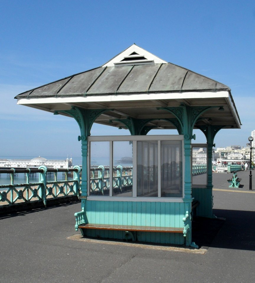 Shelter opposite Lower Rock Gardens, Marine Parade, Brighton (NHLE Code 1381756) (June 2010)