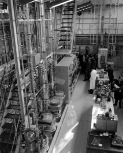 Shell-laboratorium 50 jaar te Amsterdam, dr H van Driel (directeur) tijdens ro, Bestanddeelnr 916-0869