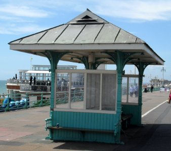 Shelter opposite Preston Street, King's Road, Brighton (NHLE Code 1381649) (July 2010)
