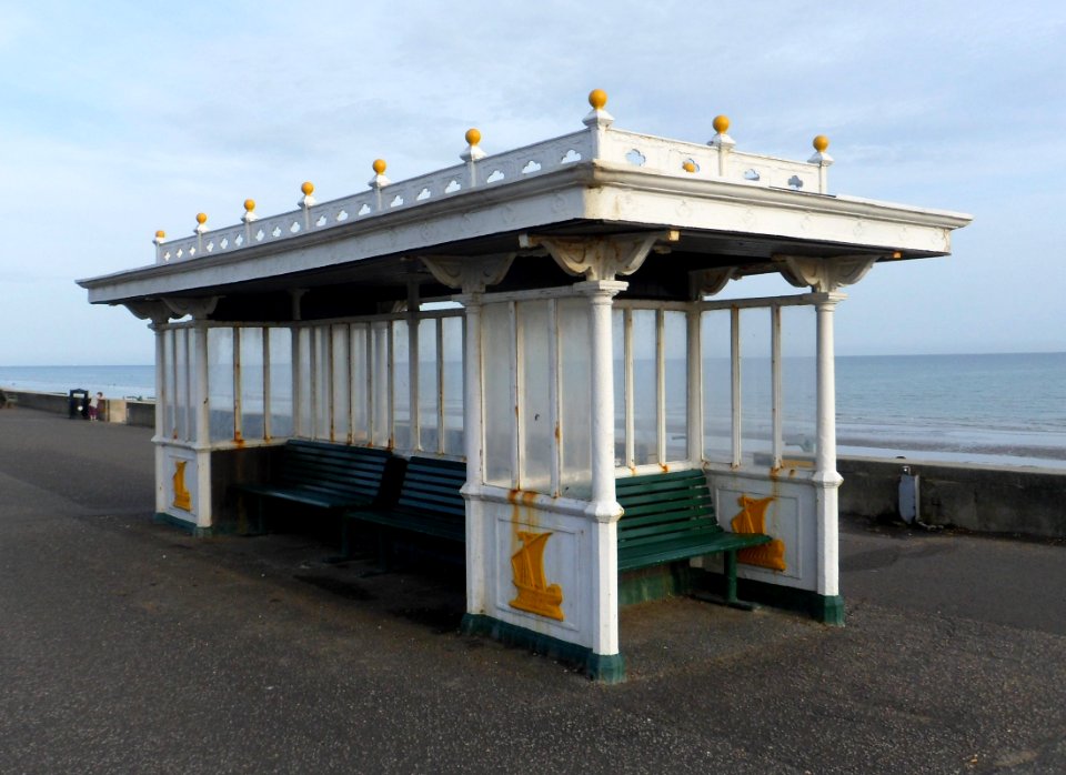 Shelter at Western Esplanade, Hove (south of Langdale Gardens) (NHLE Code 1210002) (August 2013) (2)