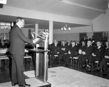 Shell-laboratorium 50 jaar te Amsterdam, dr H van Driel (directeur) tijdens zi, Bestanddeelnr 916-0864