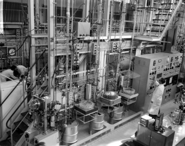 Shell-laboratorium 50 jaar te Amsterdam, dr H van Driel (directeur) tijdens ro, Bestanddeelnr 916-0870
