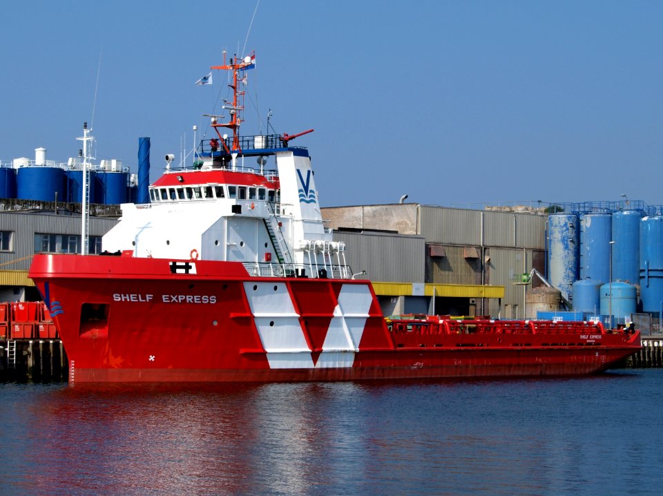Shelf Express IMO 8521531 at IJmuiden p2 19April2009