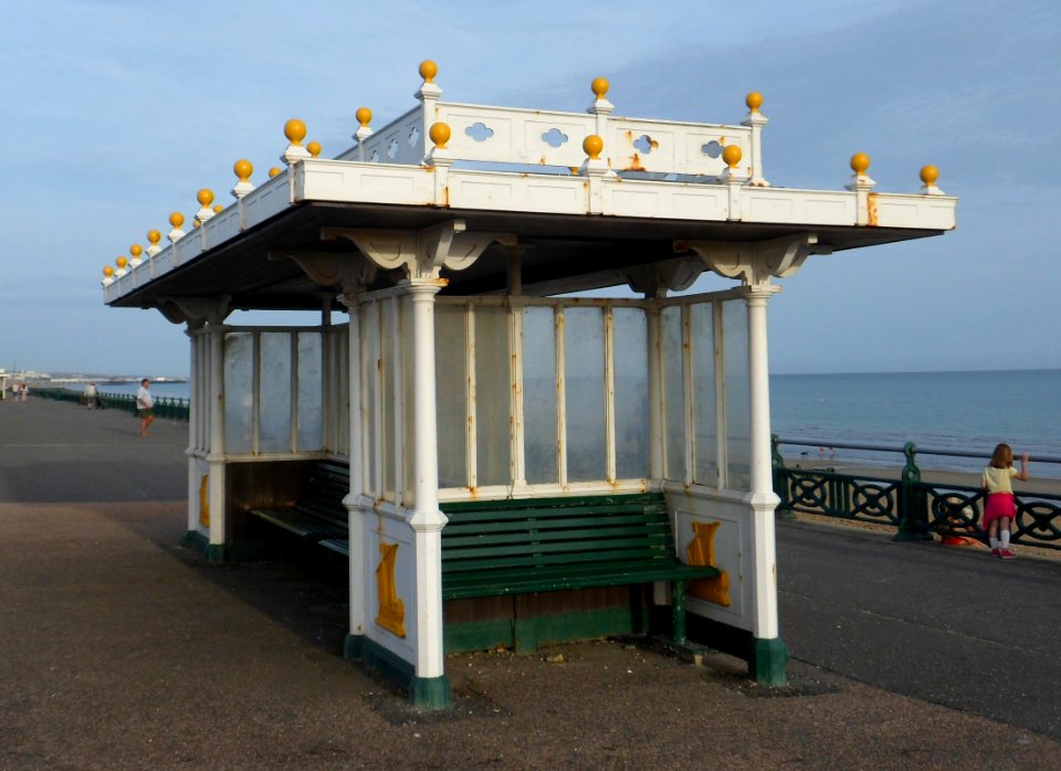 Shelter at Western Esplanade, Hove (south of Hove Lagoon) (NHLE Code 1187598) (August 2013) (6)
