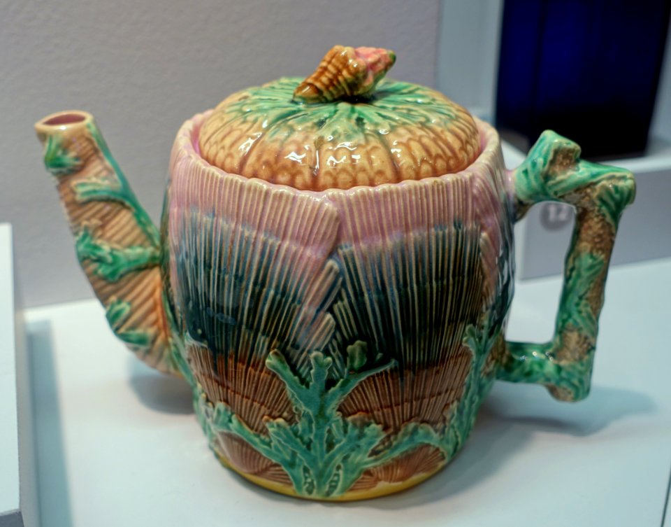 Shell and Seaweed teapot, by Griffen, Smith & Co., United States, 1880-1887, majolica - Portland Museum of Art - Portland, Maine - DSC04441