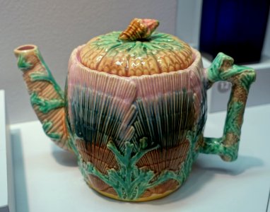 Shell and Seaweed teapot, by Griffen, Smith & Co., United States, 1880-1887, majolica - Portland Museum of Art - Portland, Maine - DSC04441