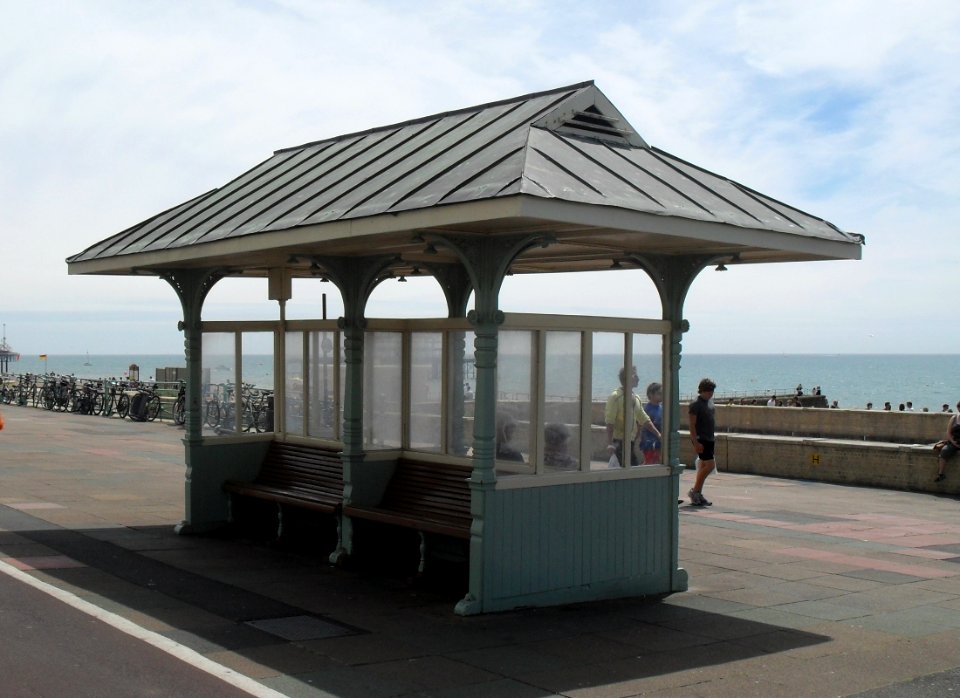 Shelter opposite Western Street, King's Road, Brighton (NHLE Code 1381653) (July 2010)