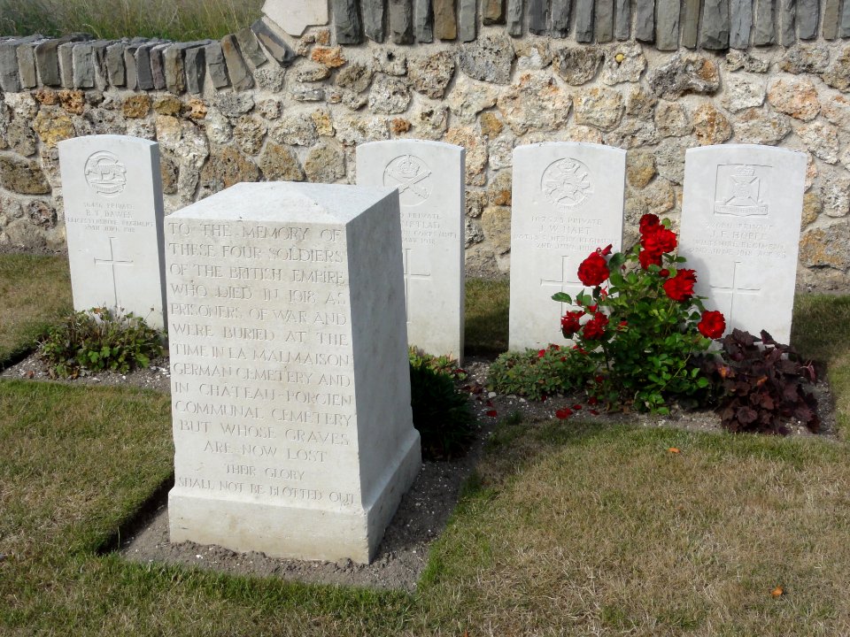 Sissonne (Aisne) British Cemetery (02)