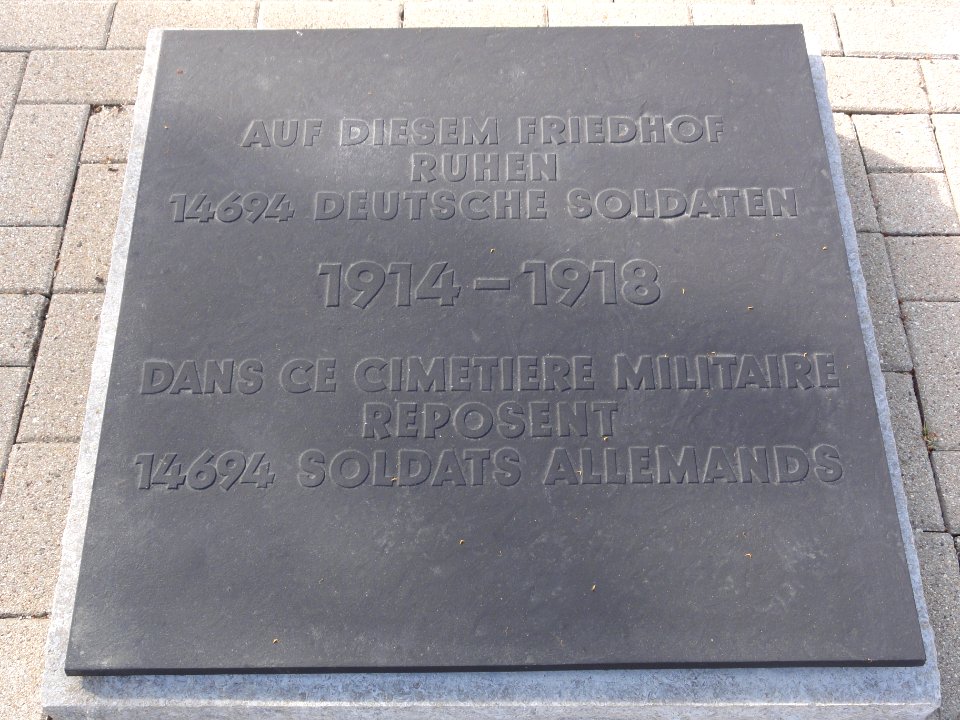 Sissonne (Aisne) Cimetière militaire allemand (03)