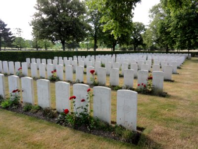 Sissonne (Aisne) British Cemetery (01)