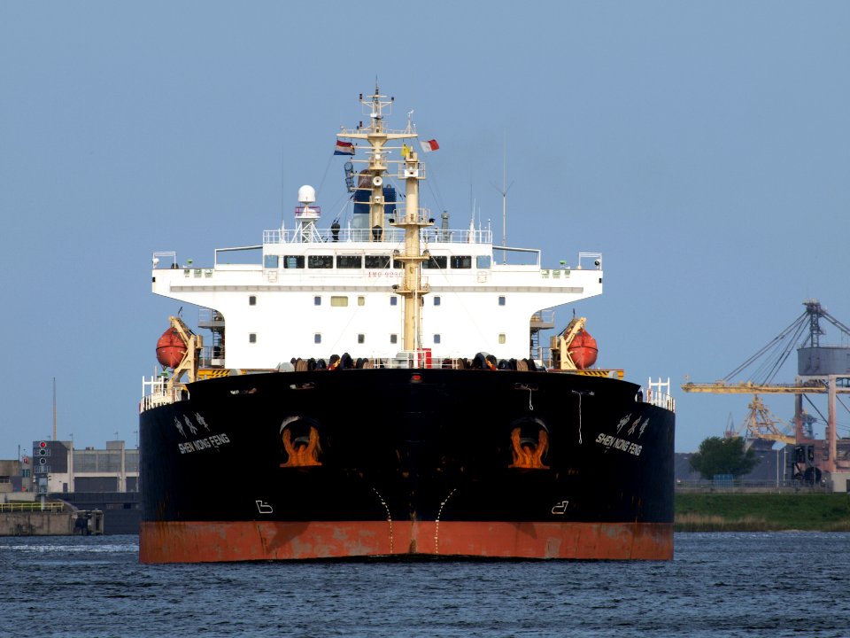 Shen Nong Feng IMO 9230385 at IJmuiden, Holland p1 08May2009