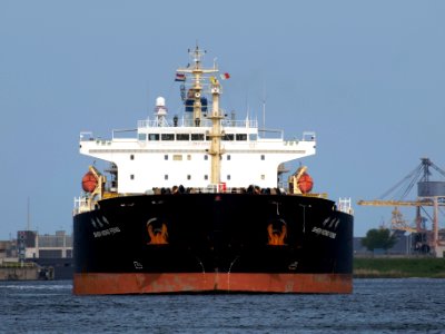 Shen Nong Feng IMO 9230385 at IJmuiden, Holland p1 08May2009