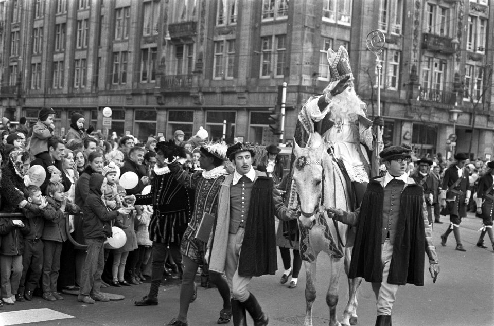 Sint Nicolaas optocht Amsterdam. Burgemeester Samkalden en Sint, Bestanddeelnr 922-9754