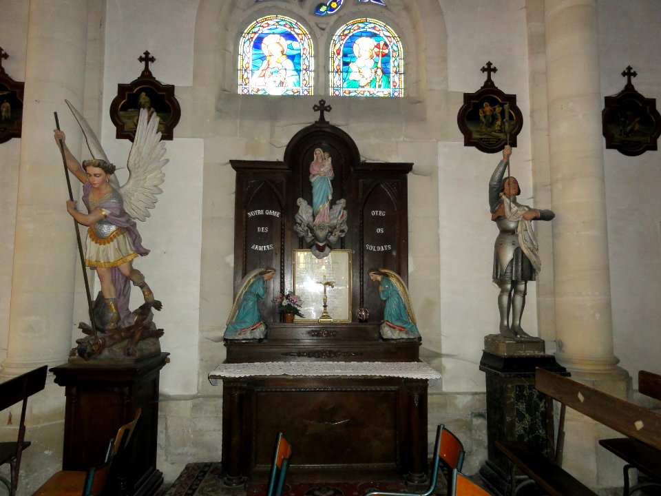 Sissonne (Aisne) Église Saint-Martin, intérieur (05) autel
