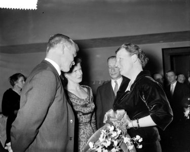 Sir Vivian Fuchs spreekt voor het Koninklijk Nederlands Aardrijkskundig Genootsc, Bestanddeelnr 910-1124