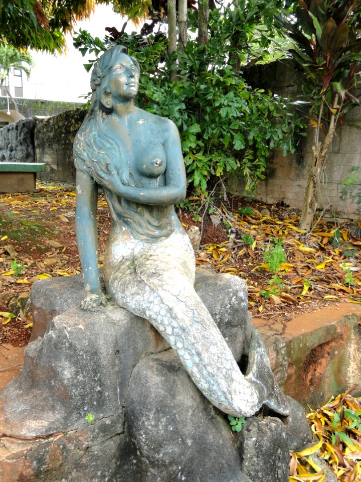 Sirena (Agana, Guam) - DSC01331