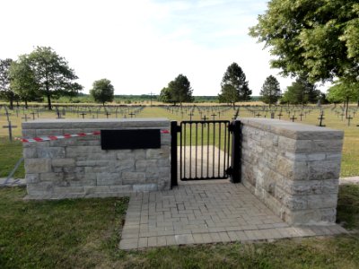 Sissonne (Aisne) Cimetière militaire allemand (02)