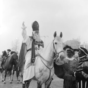 Sinterklaas in Rotterdam gearriveerd op de Parkkade, Bestanddeelnr 914-5109