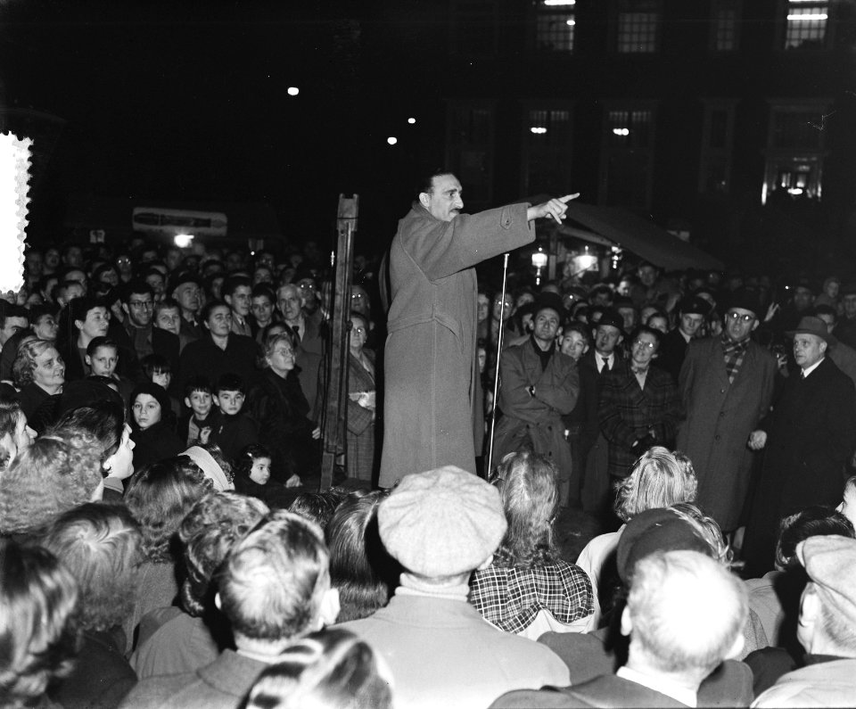 Sint Nicolaasmarkt Waterlooplein (standwerkers), Bestanddeelnr 906-1584