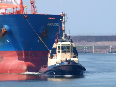Simson IMO 9054365 Callsign PHHN, MMSI 245285000 towing HANS SCHOLL - IMO 9247508 - Callsign A8EU8 at IJmuiden lock, Port of Amsterdam photo-3