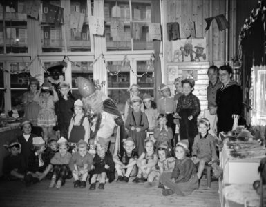 Sint Nicolaasfeest school Uiterwaardenstraat Amsterdam, Bestanddeelnr 906-8703