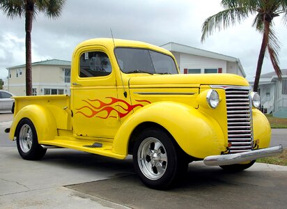 Pin striping truck vehicle