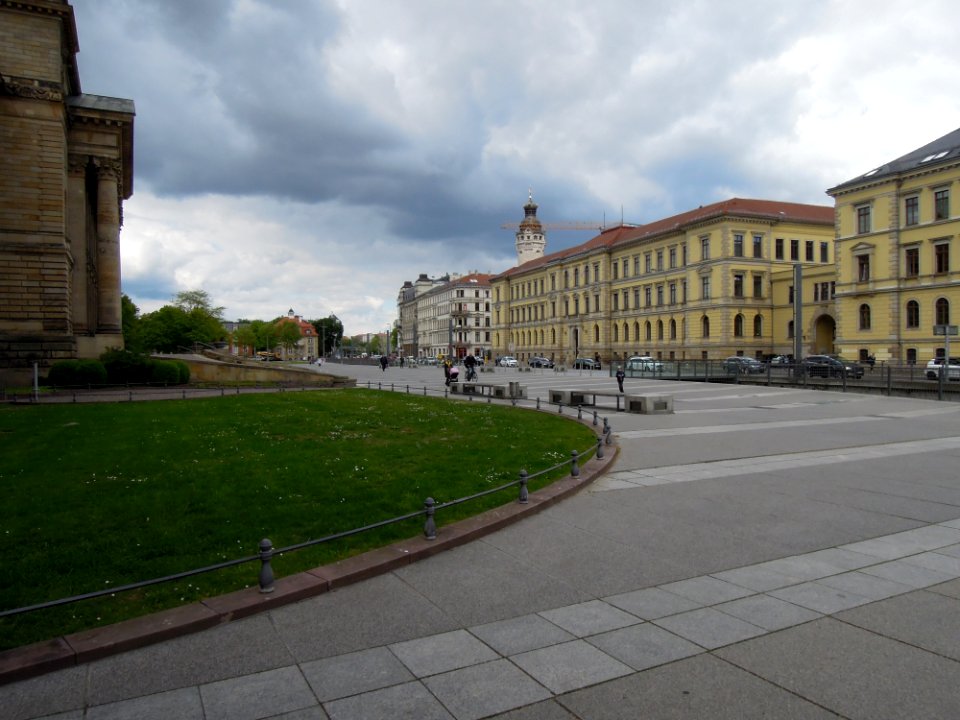 Simsonplatz und Landgericht in Leipzig von Südwesten gesehen Mitte Mai 2019a