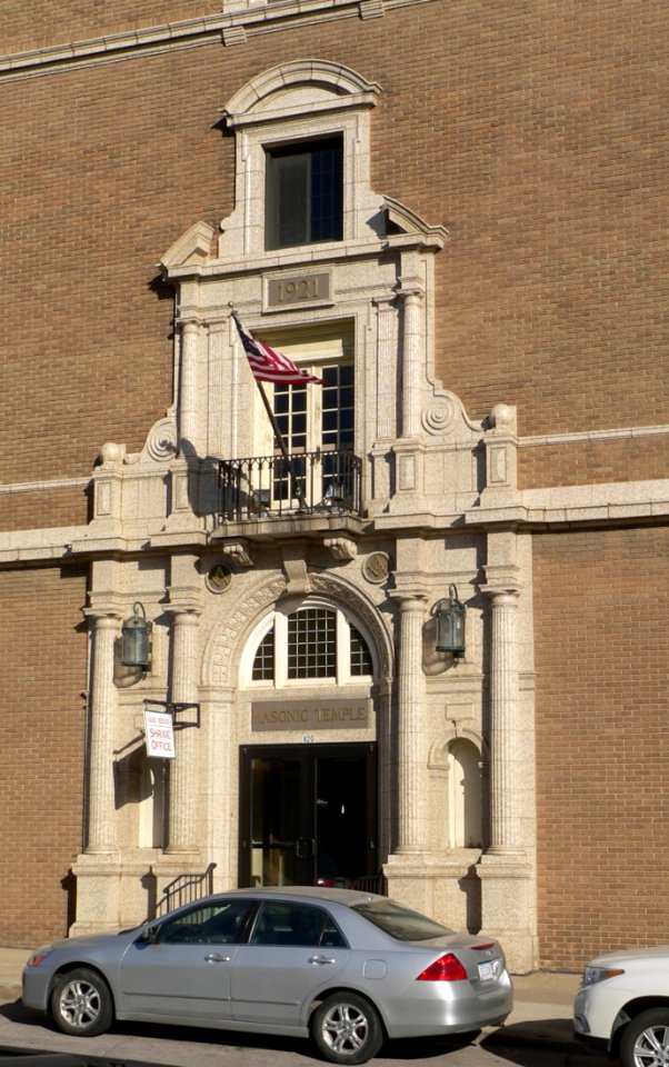 Sioux City Masonic Temple W entrance