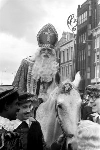 Sint Nicolaas optocht Amsterdam. Burgemeester Samkalden en Sint, Bestanddeelnr 922-9752