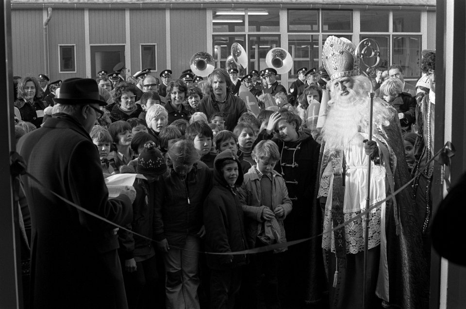 Sint Nicolaas opent International School of Amsterdam, Bestanddeelnr 926-0773