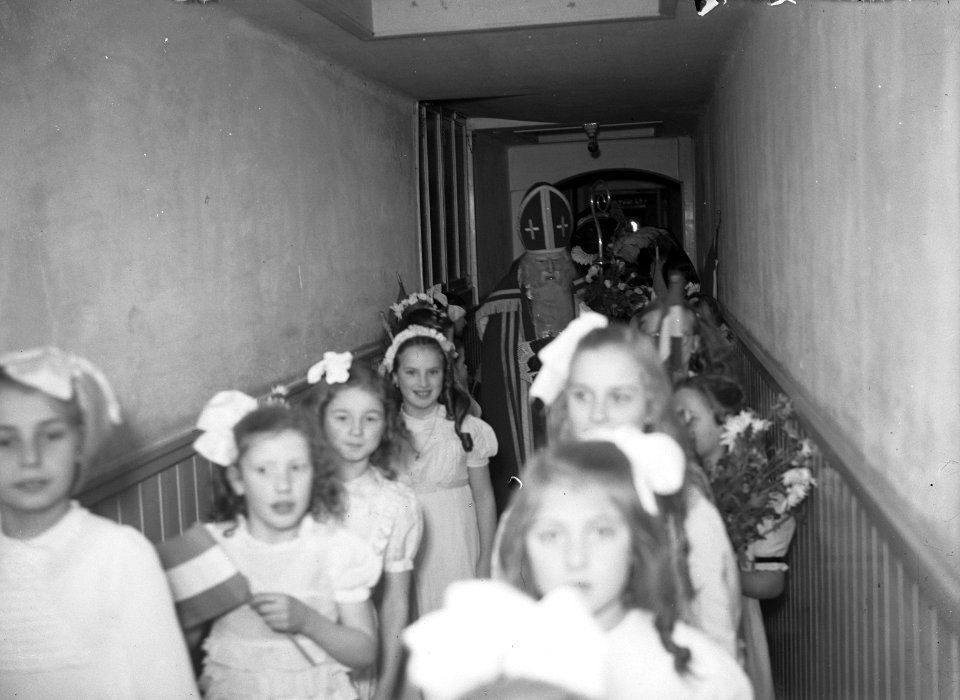Sint Nicolaas op Prinsenschool, Prinsengracht 781, Bestanddeelnr 903-1256