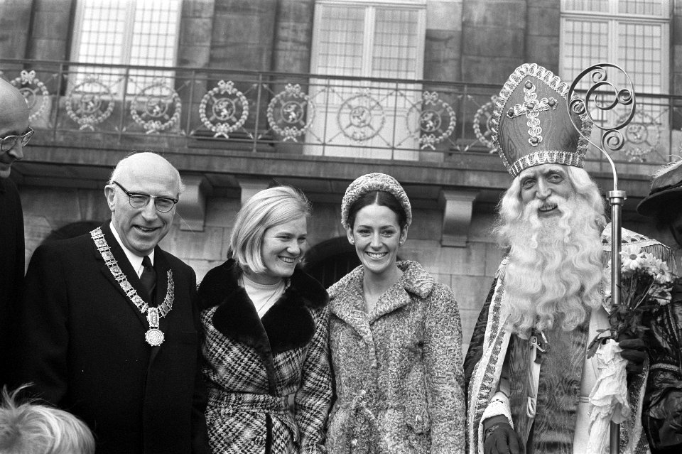 Sint Nicolaas optocht Amsterdam. Burgemeester, Sj. Dijkstra , Joan Haanappel , S, Bestanddeelnr 922-9757