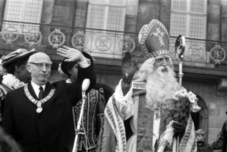 Sint Nicolaas optocht Amsterdam. Burgemeester Samkalden en Sint, Bestanddeelnr 922-9749
