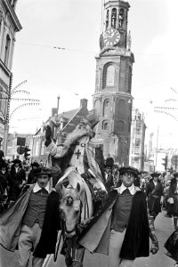 Sint Nicolaas optocht Amsterdam. Burgemeester Samkalden en Sint, Bestanddeelnr 922-9755