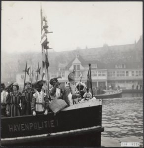 Sinterklaasfeesten, optochten, stoomschepen, sint nicolaas, Sinterklaas, Bestanddeelnr 056-0235