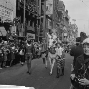 Sinterklaas-intocht in Amsterdam, de Sint op zijn tocht door Amsterdam, Bestanddeelnr 914-5181