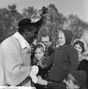 Sinterklaas in Rotterdam gearriveerd op de Parkkade, Bestanddeelnr 914-5103