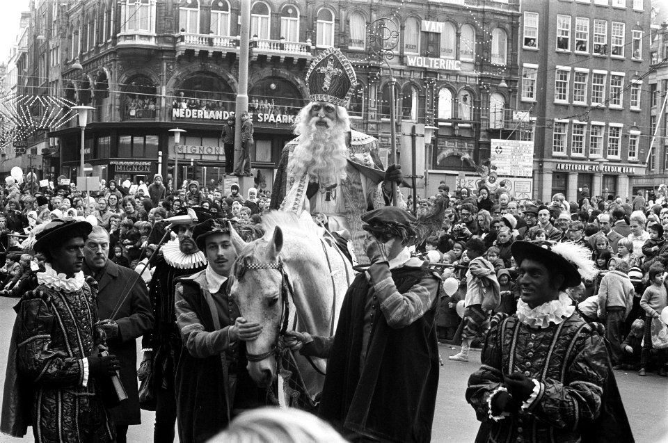 Sint Nicolaas optocht Amsterdam. Burgemeester Samkalden en Sint, Bestanddeelnr 922-9750